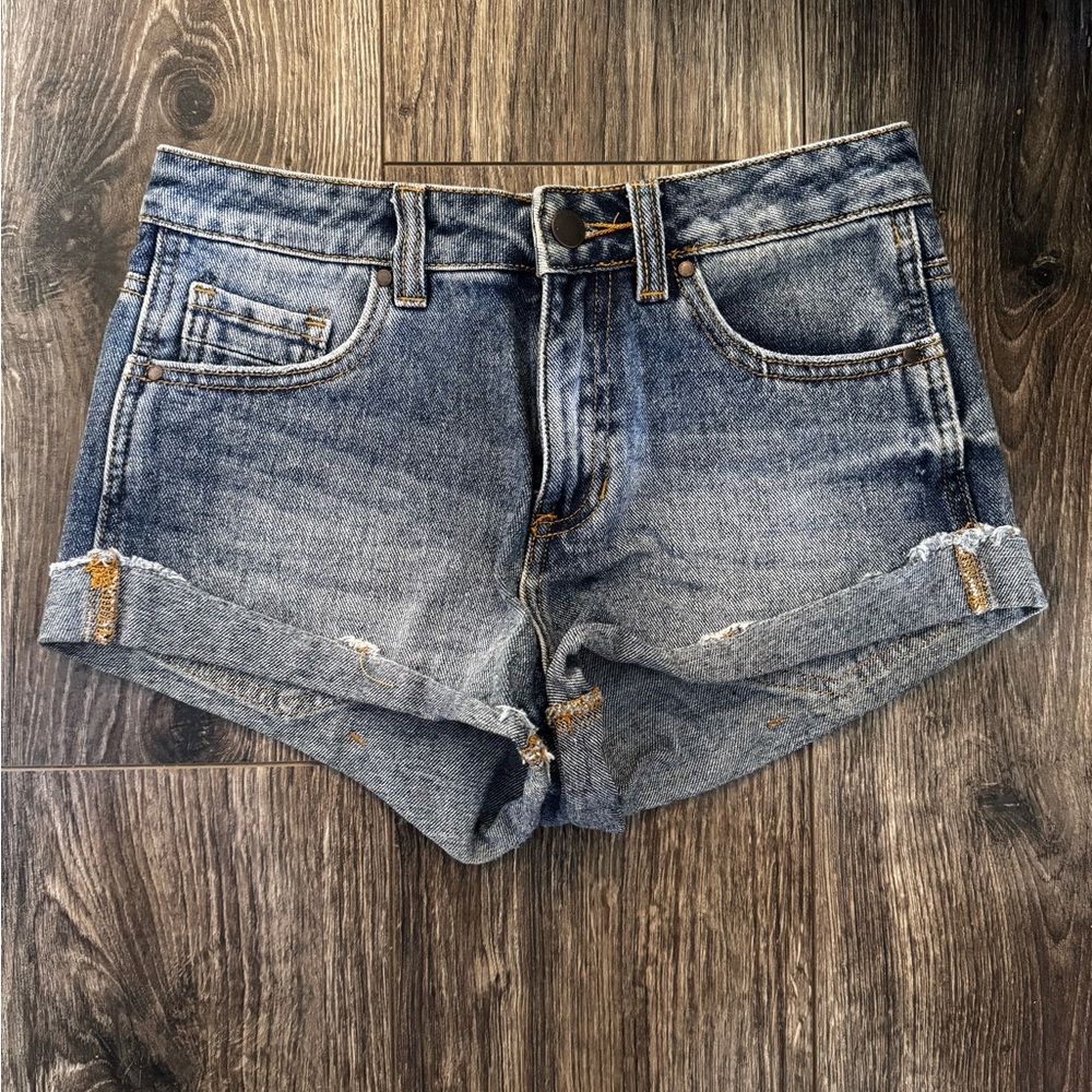 Kendall and Kylie’s women’s jean shorts